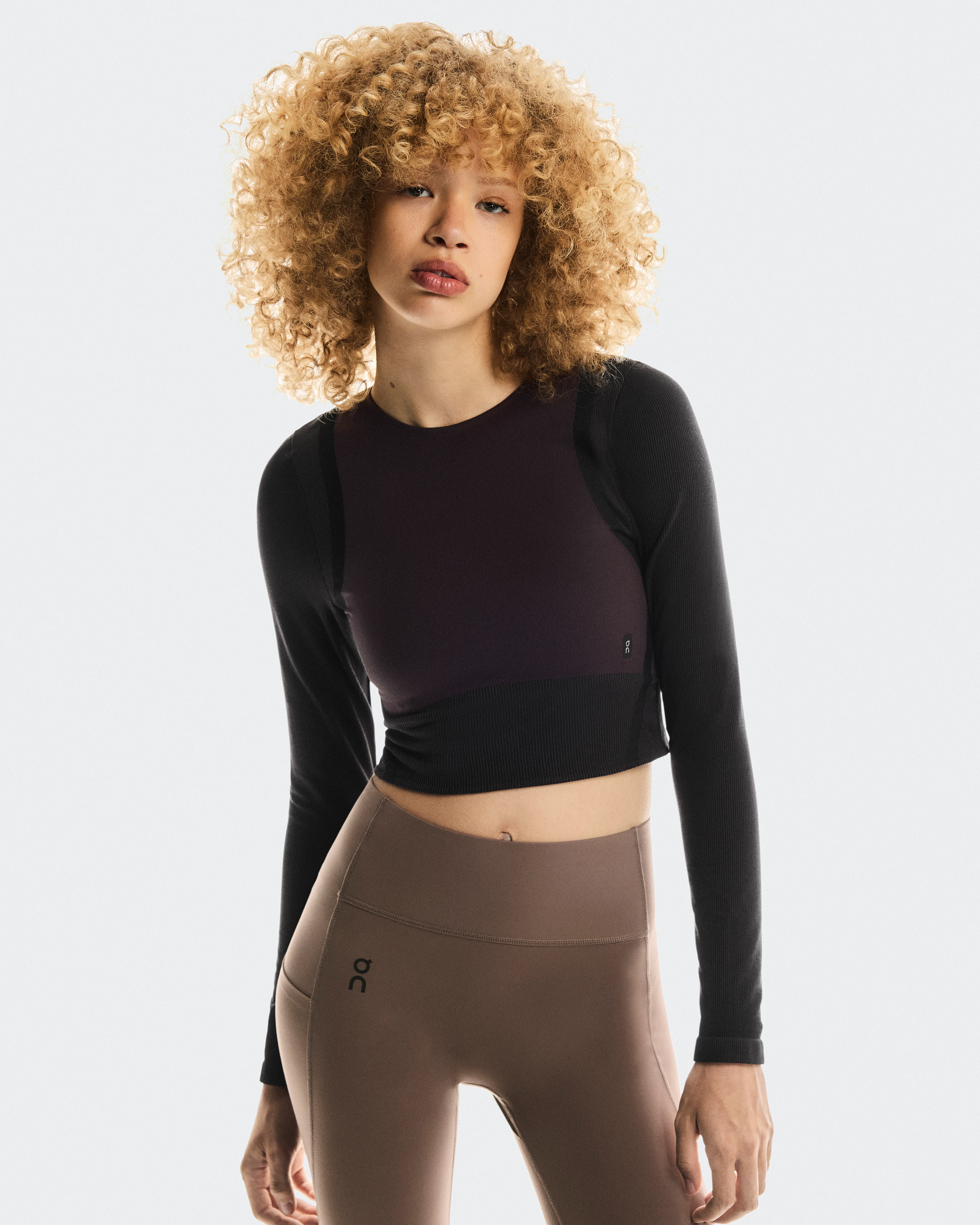 On Studio Knit Long-T Crop Pebble & Black Femme Hauts et t-shirts