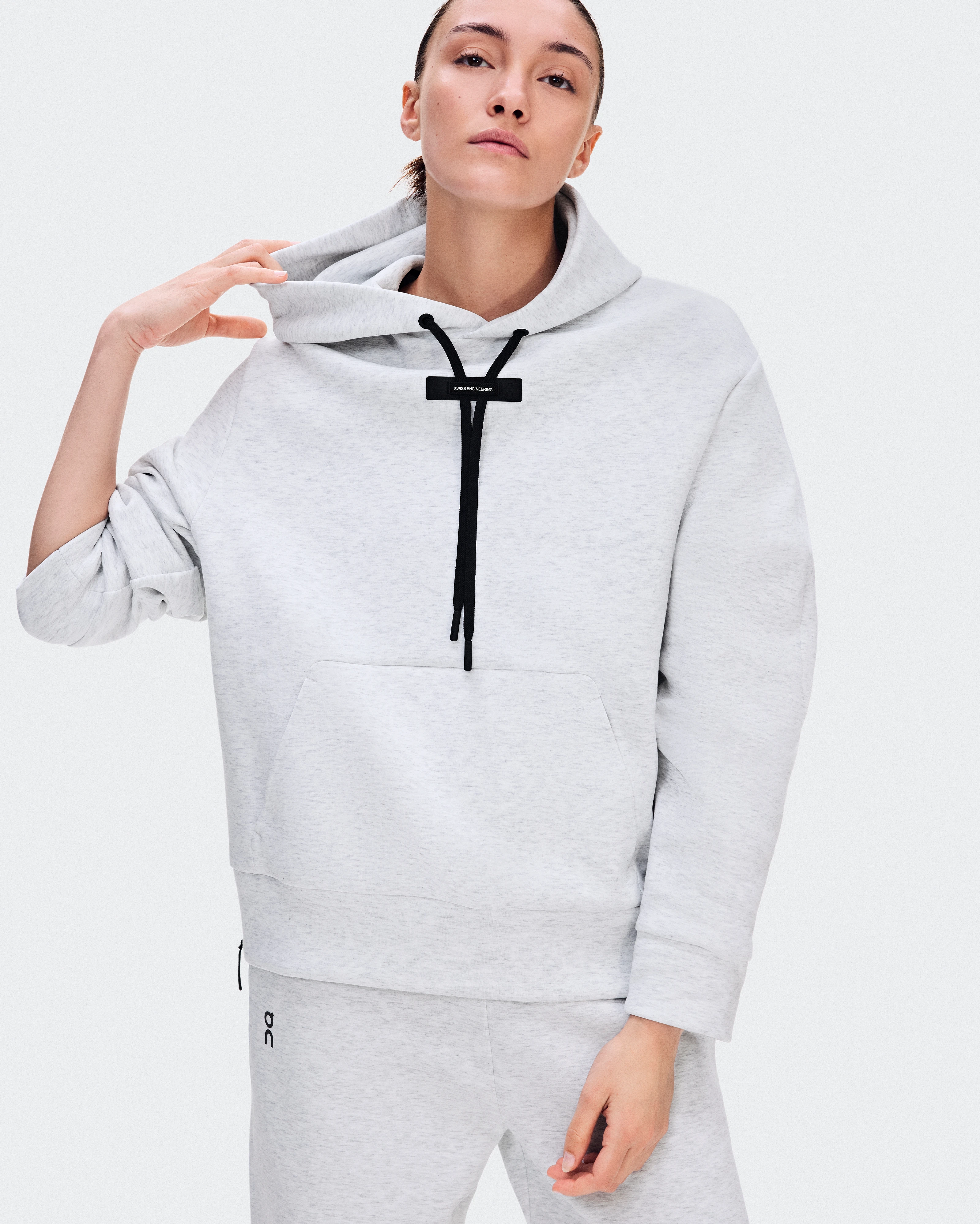 On Focus Tech Hoodie Crater Femme Sweats à capuche et sweats