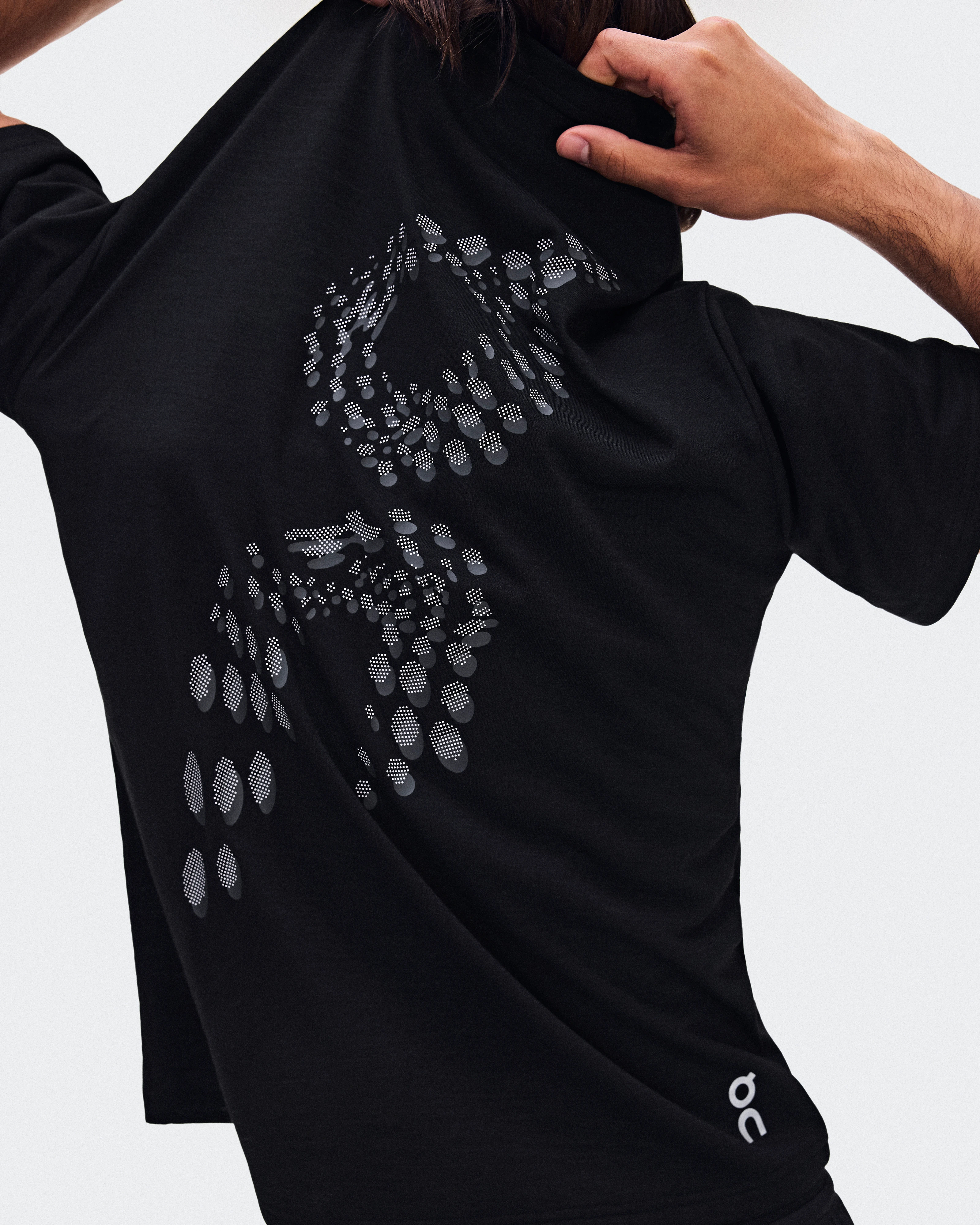 On On Run-T Black Homme Hauts et t-shirts