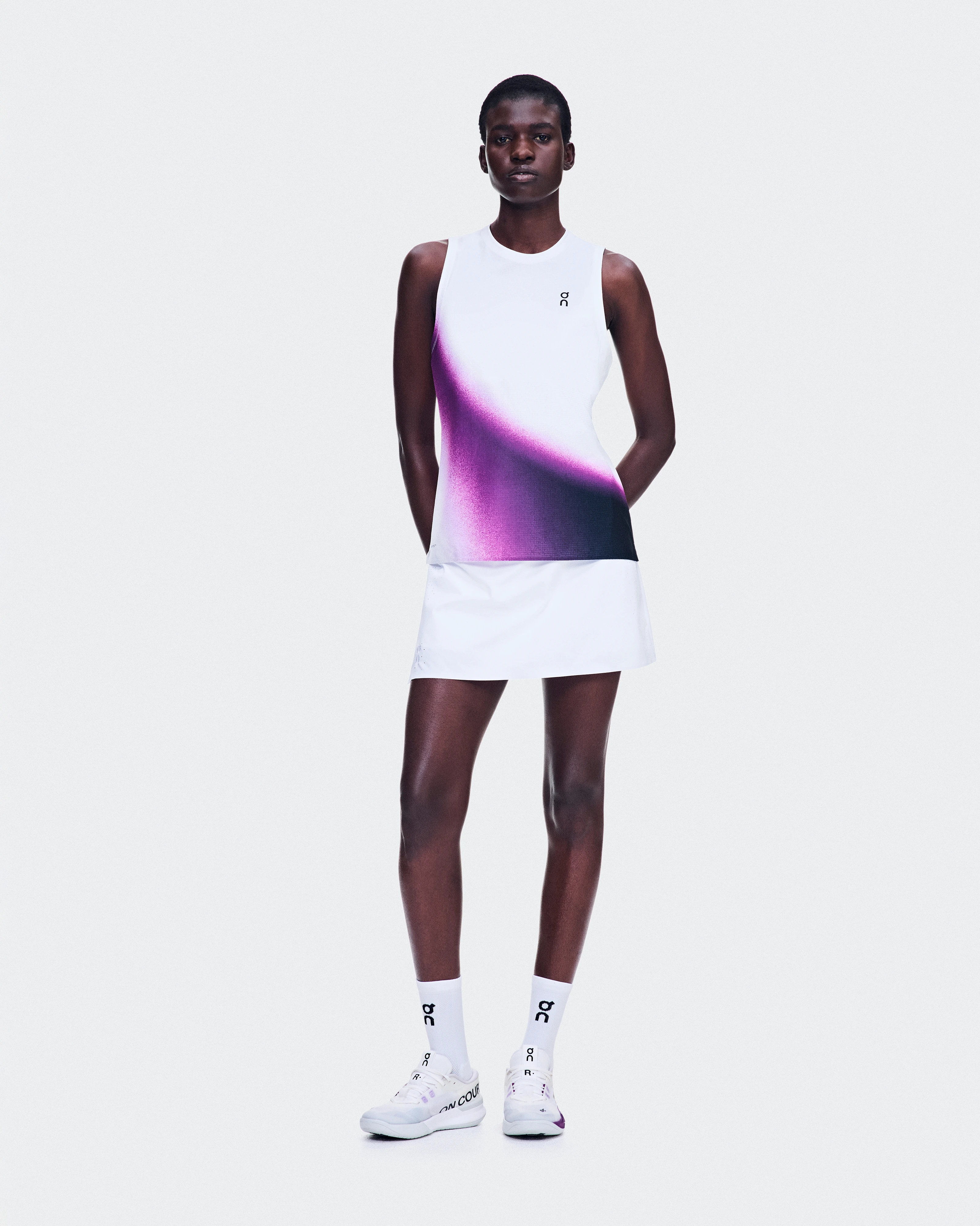 On Court Tank Swing White & Cassis Femme Hauts et t-shirts