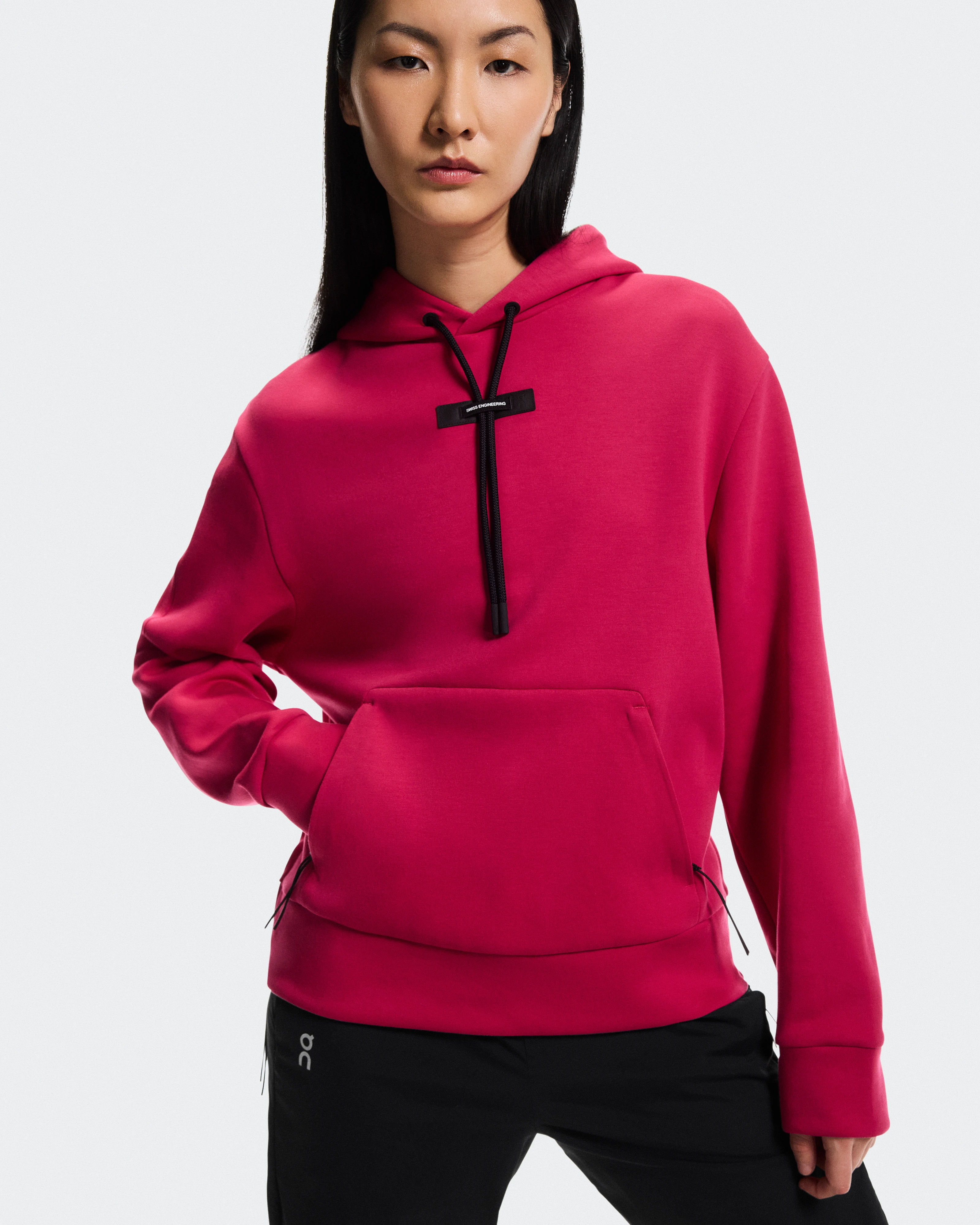 On Focus Tech Hoodie Grenadine Femme Sweats à capuche et sweats