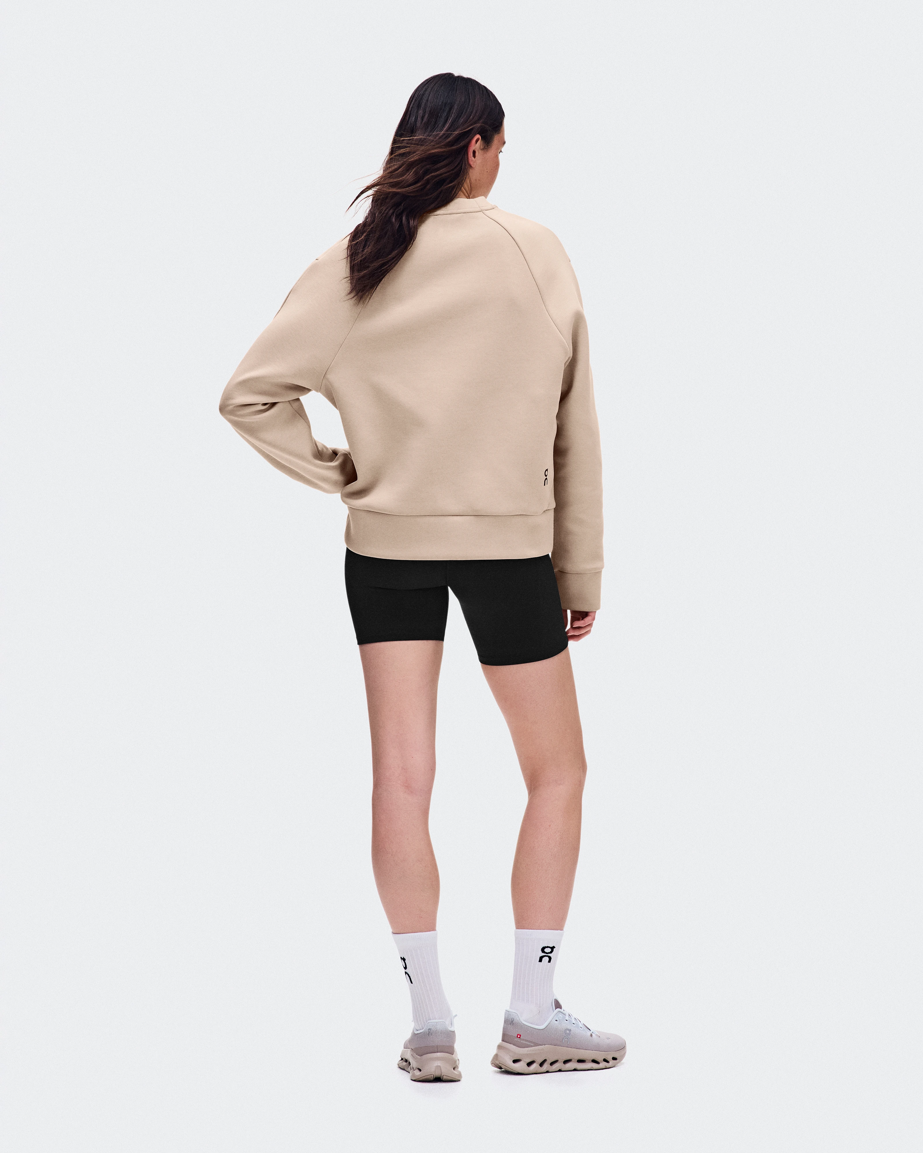 On Focus Tech Crew Desert Femme Sweats à capuche et sweats