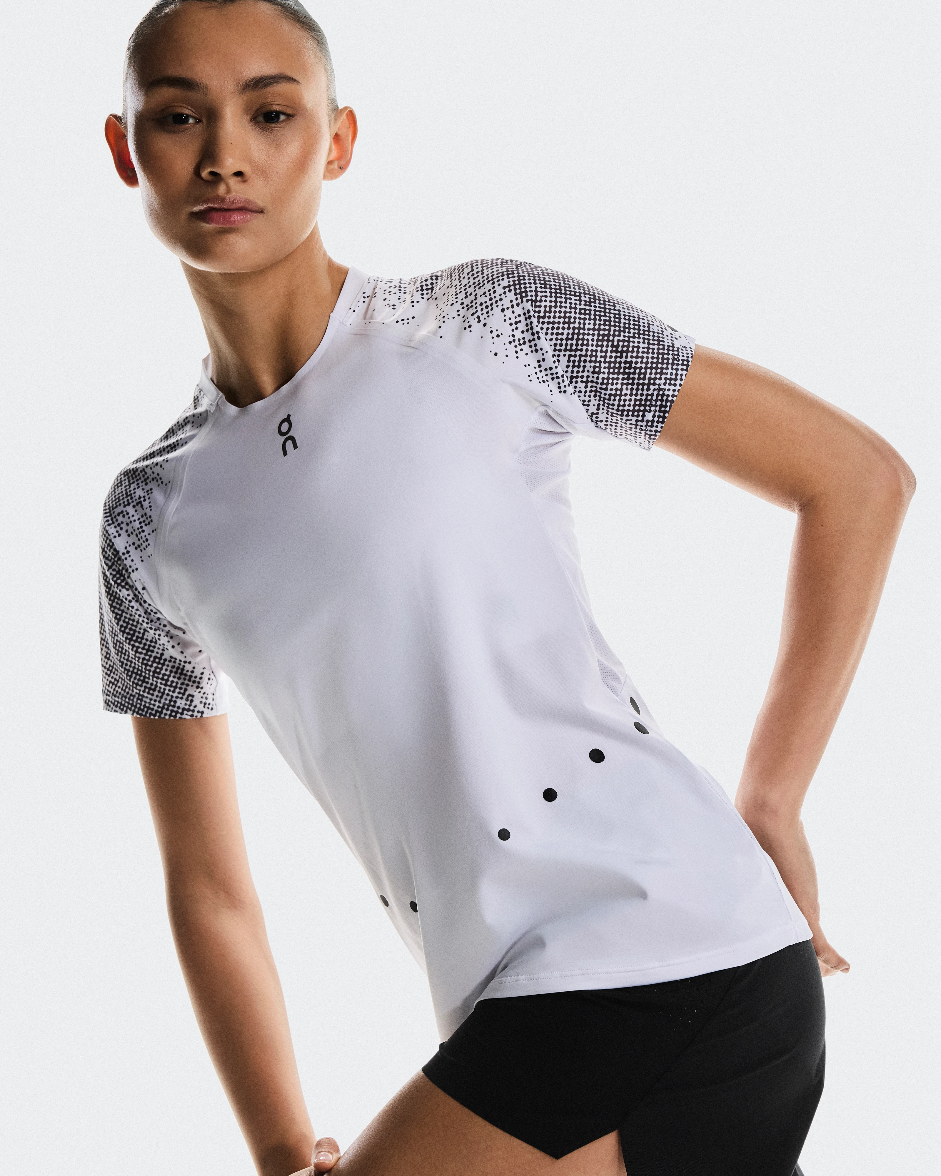 On Ultra-T White & Iron Femme Hauts et t-shirts
