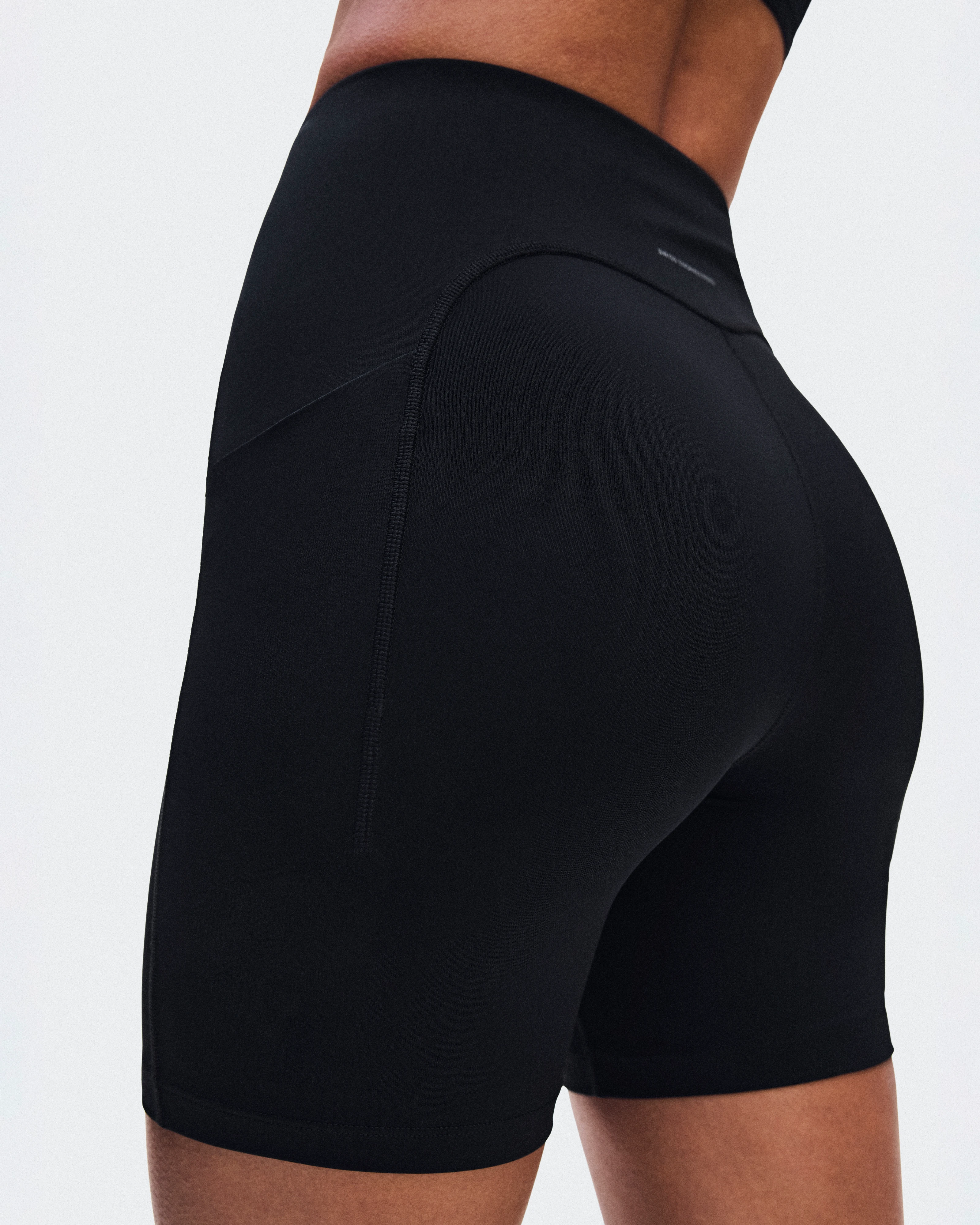 On Train Tights Short 6" Black Femme Shorts