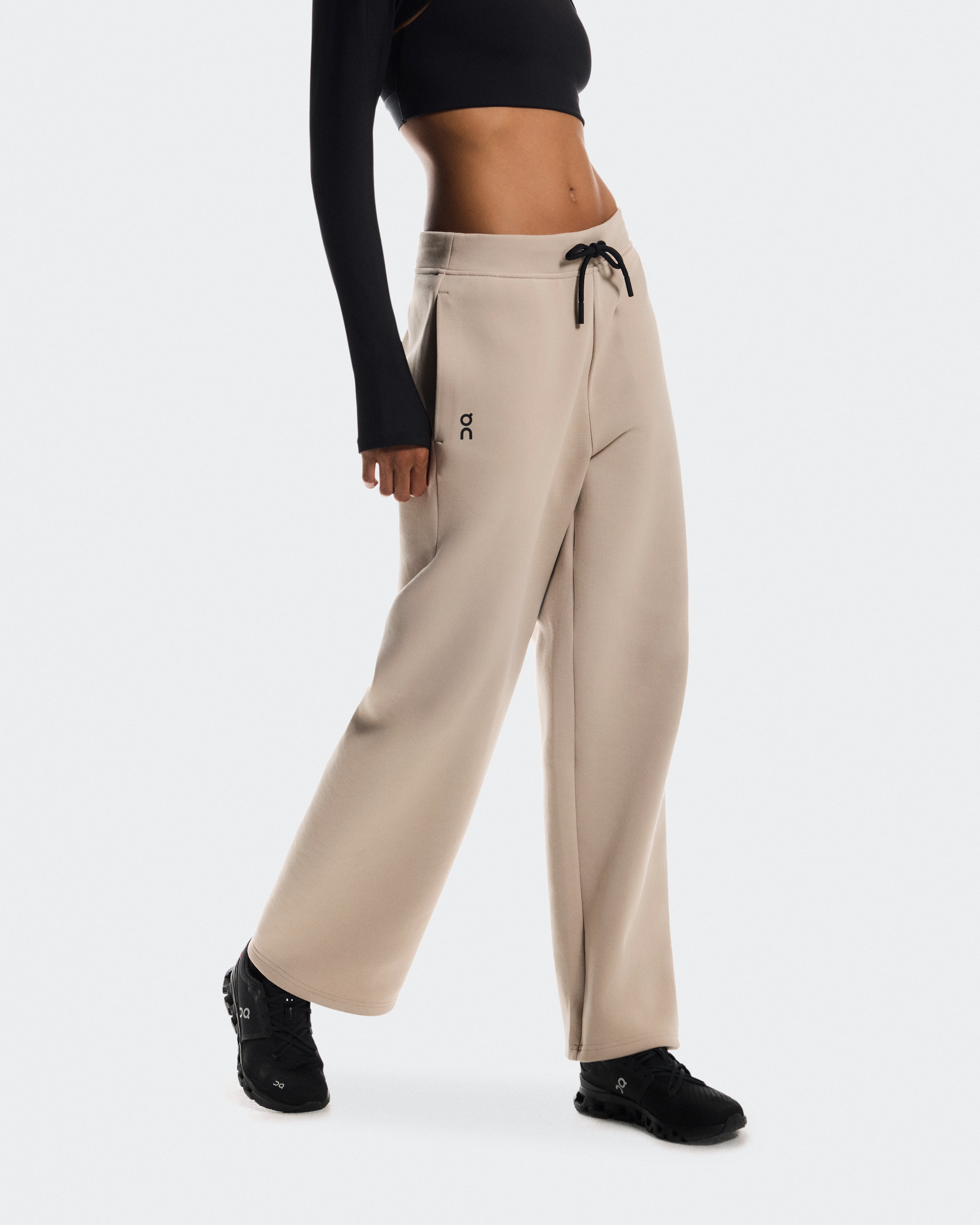 On Focus Tech Sweatpants Desert Femme Pantalons