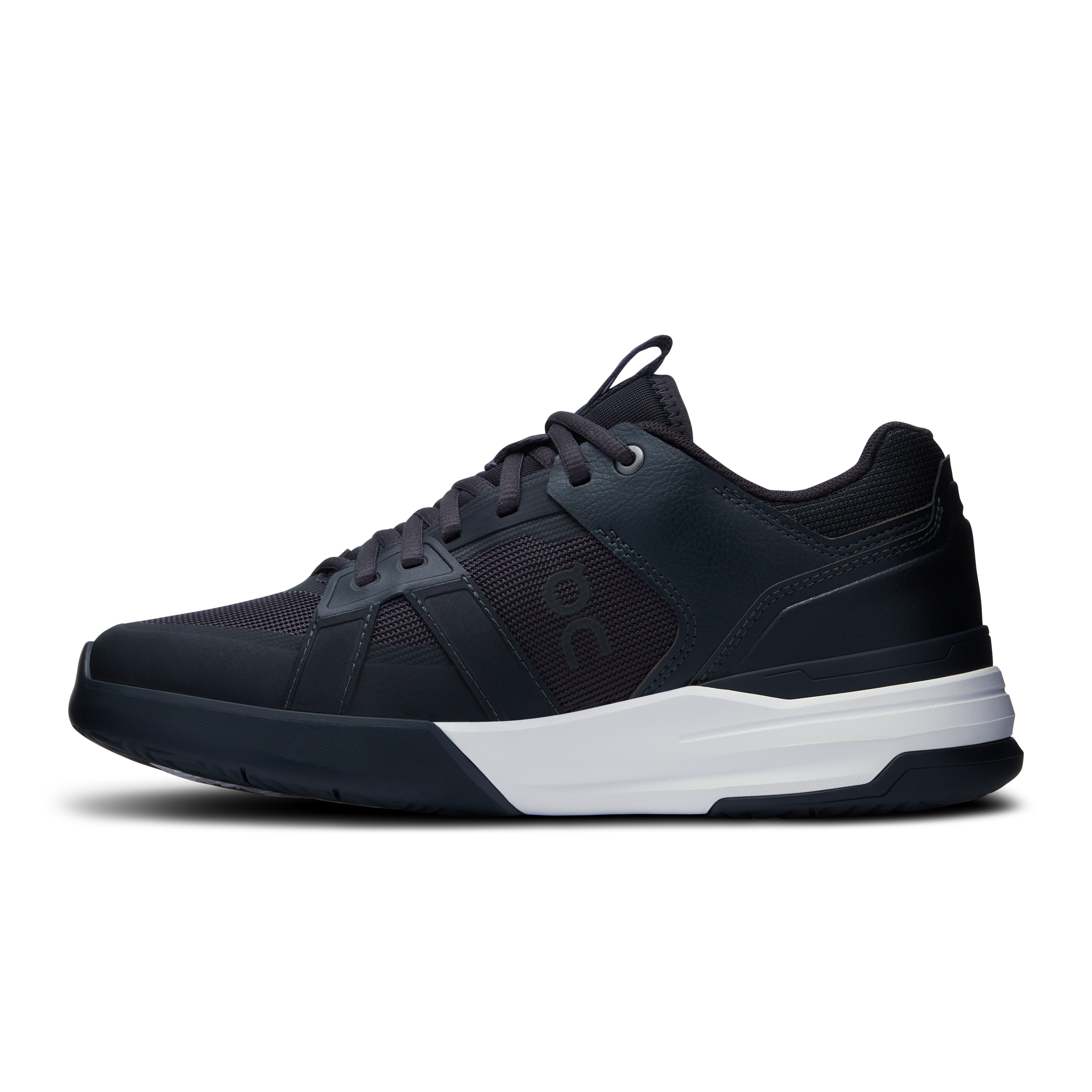 On THE ROGER Clubhouse Pro Black & White Femme Tennis Chaussures