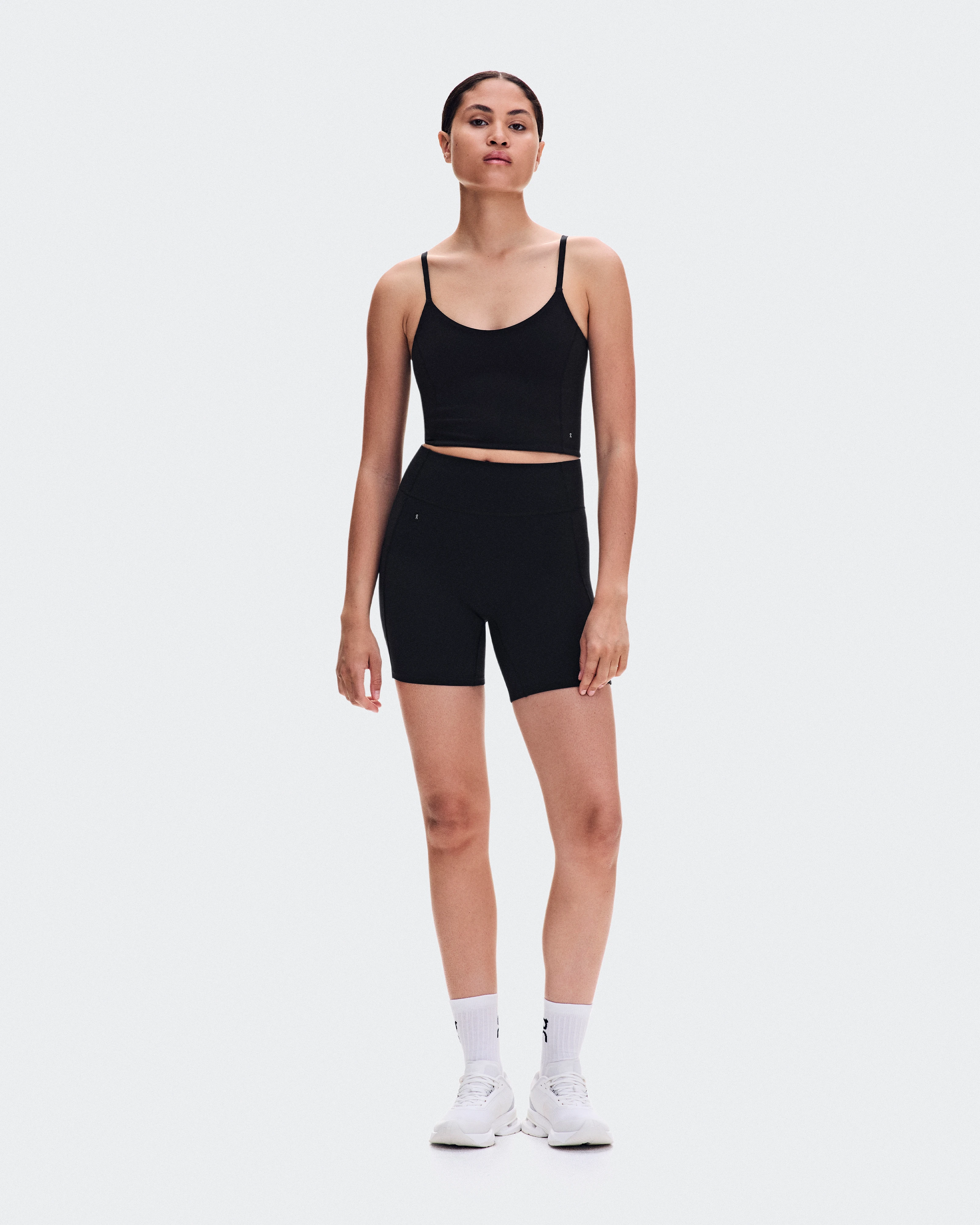 On Studio Crop Black Femme