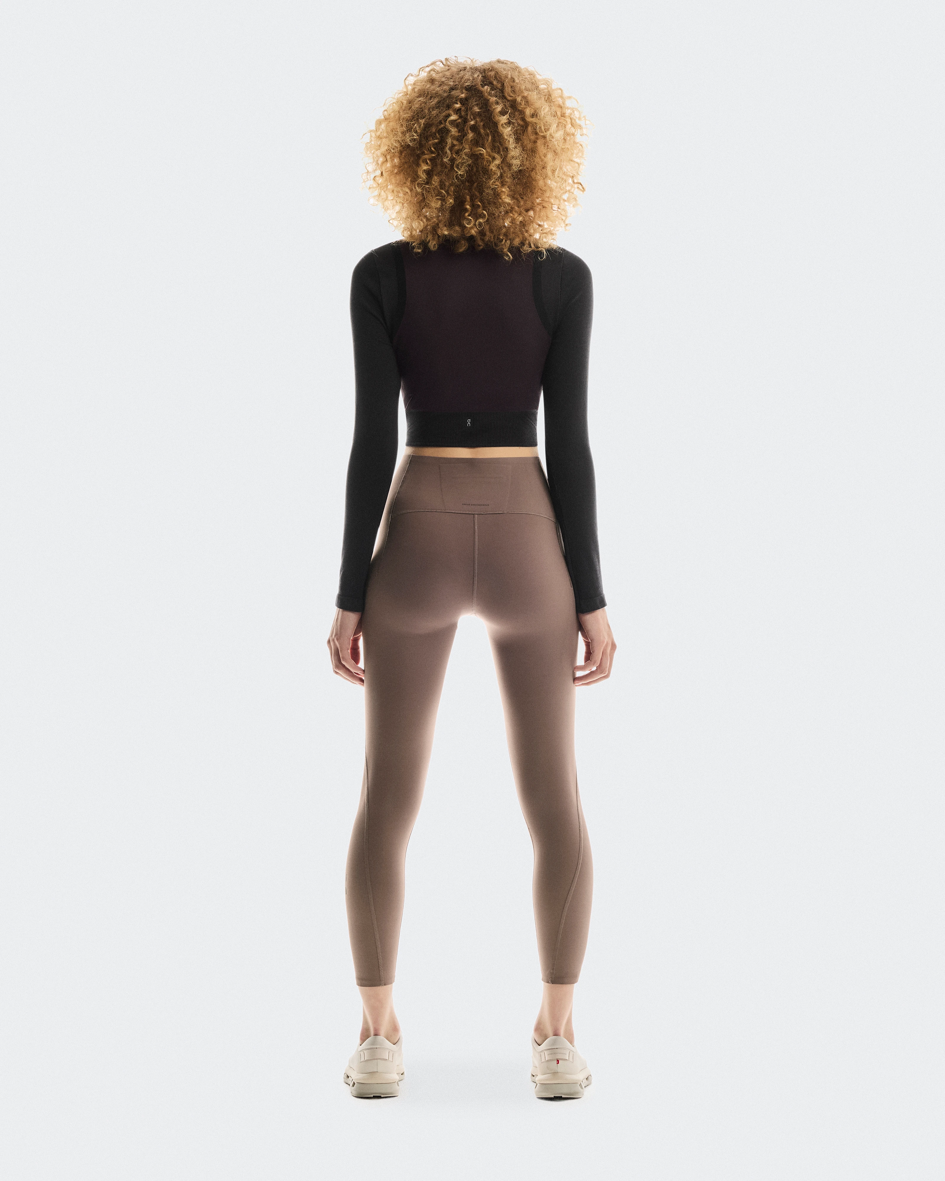 On Studio Knit Long-T Crop Pebble & Black Femme Hauts et t-shirts