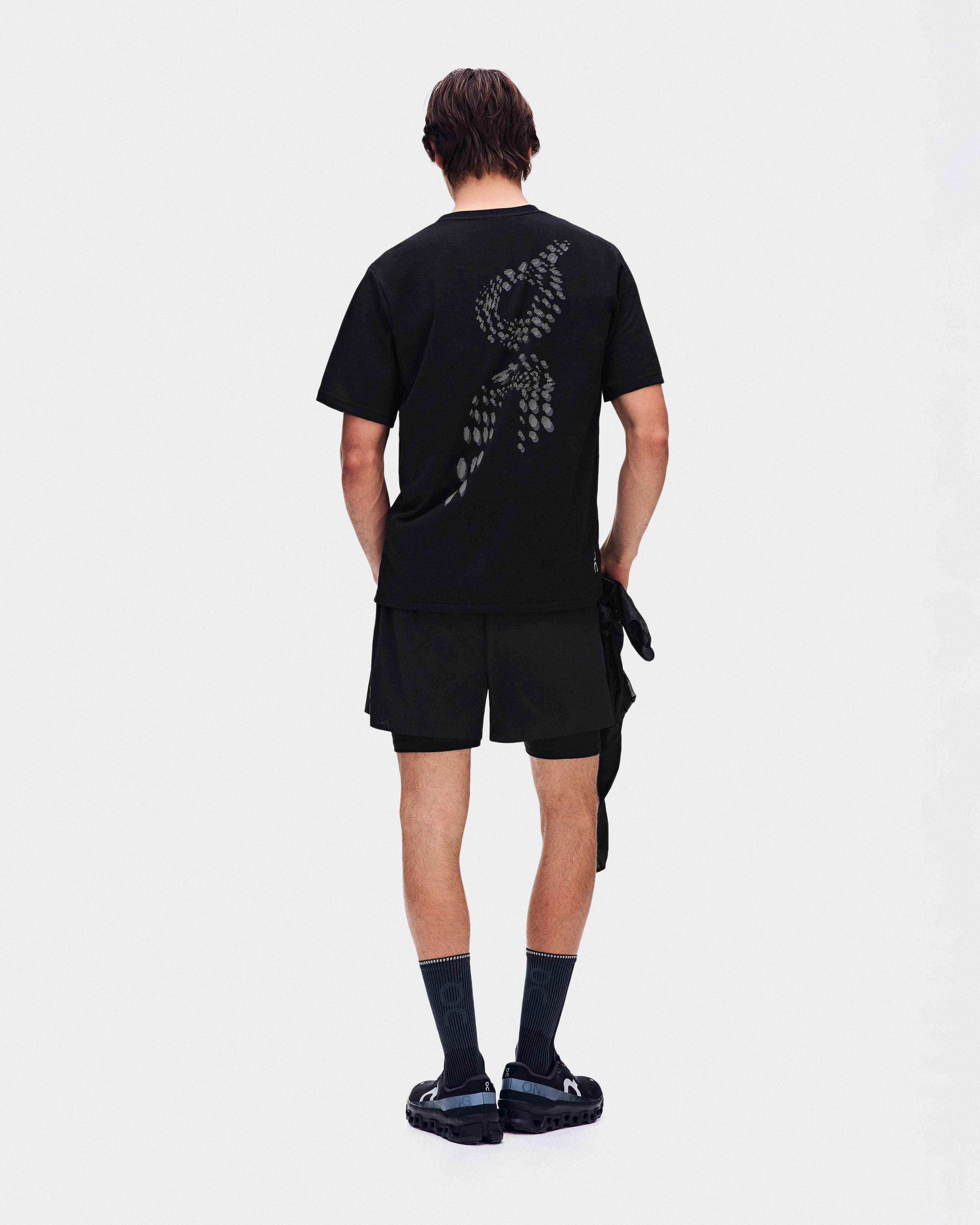 On On Run-T Black Homme Hauts et t-shirts