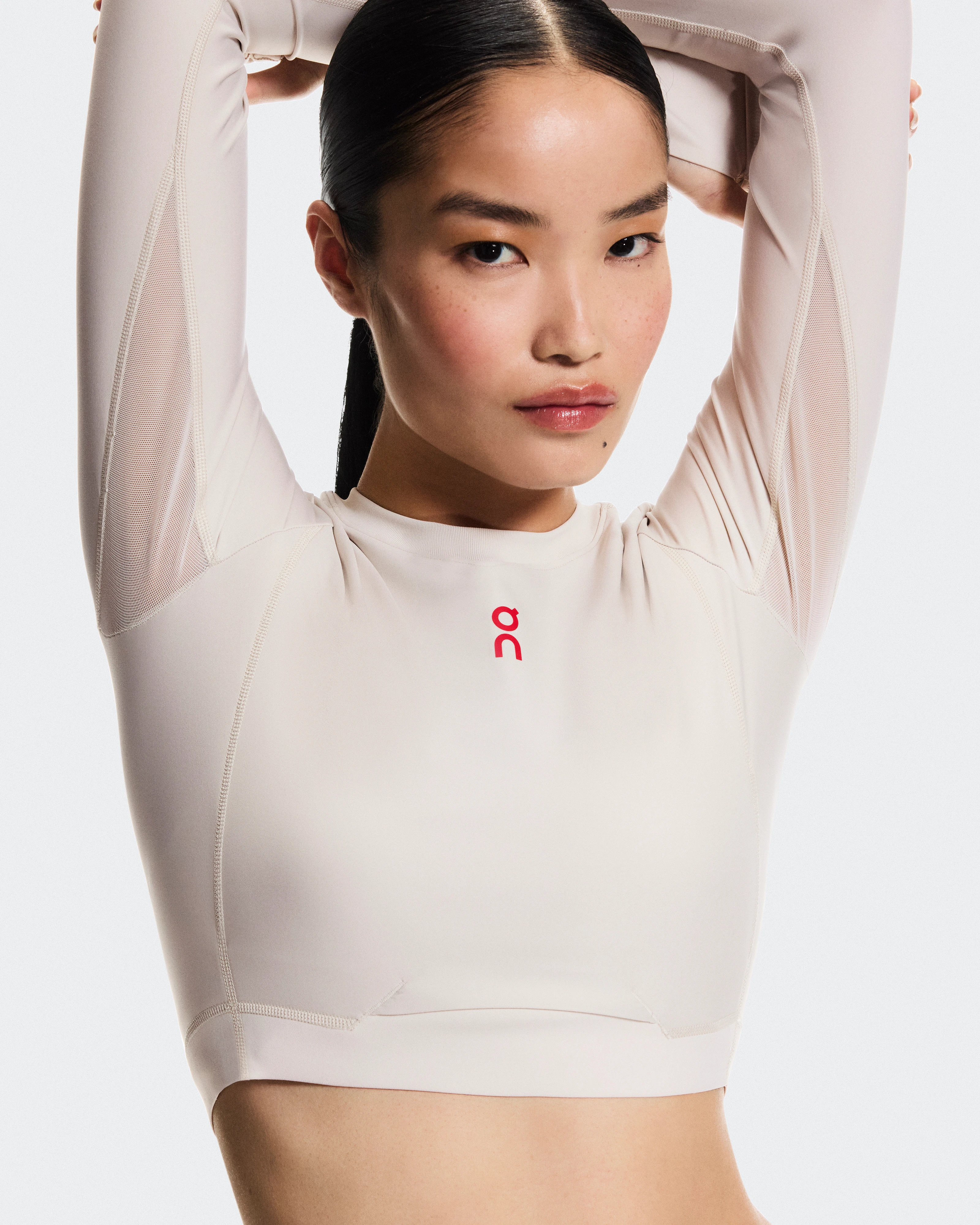 On Train Long Sleeve Crop Year of the Horse Pearl Femme Hauts et t-shirts