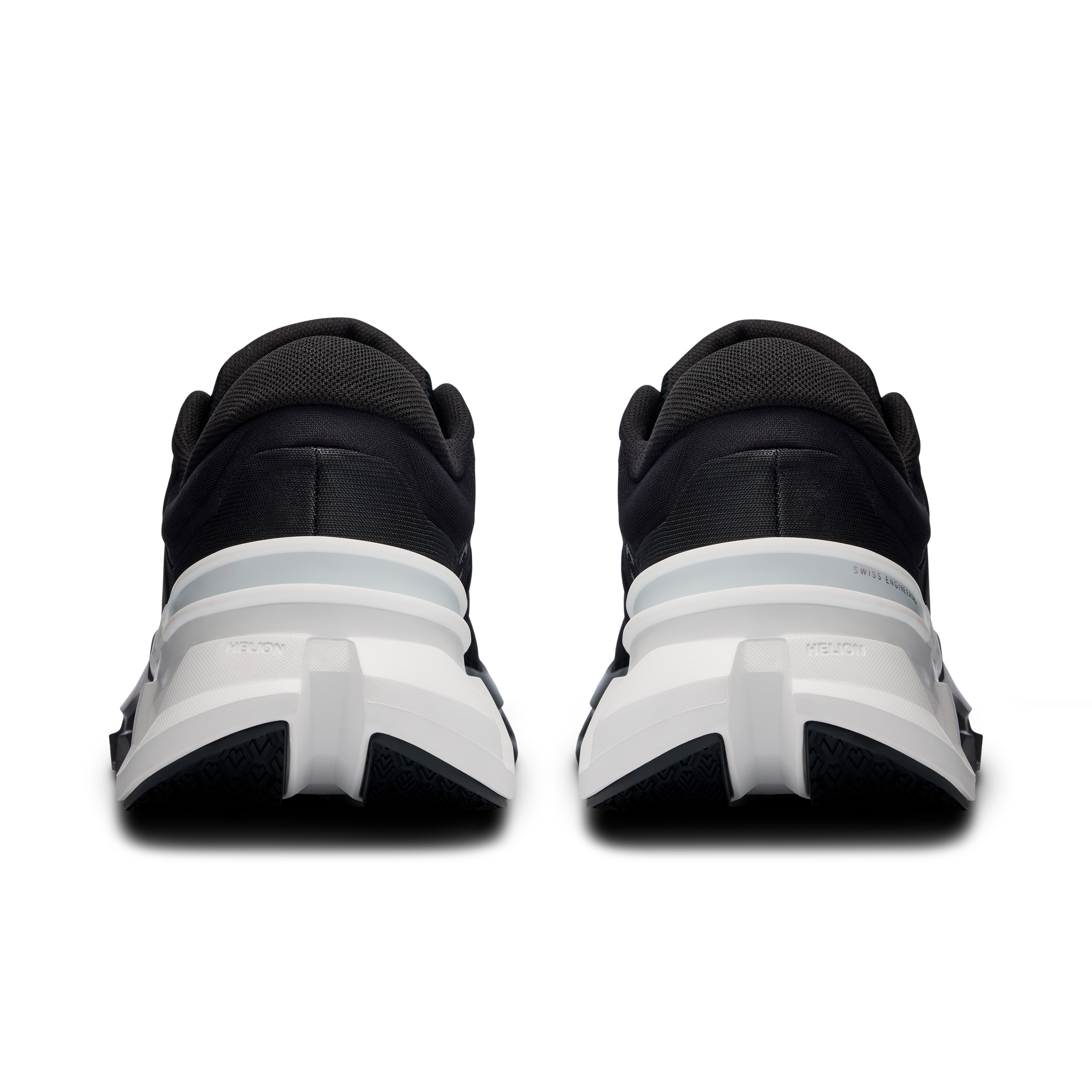 On Cloudflyer 5 Black & White Femme Running sur route Chaussures