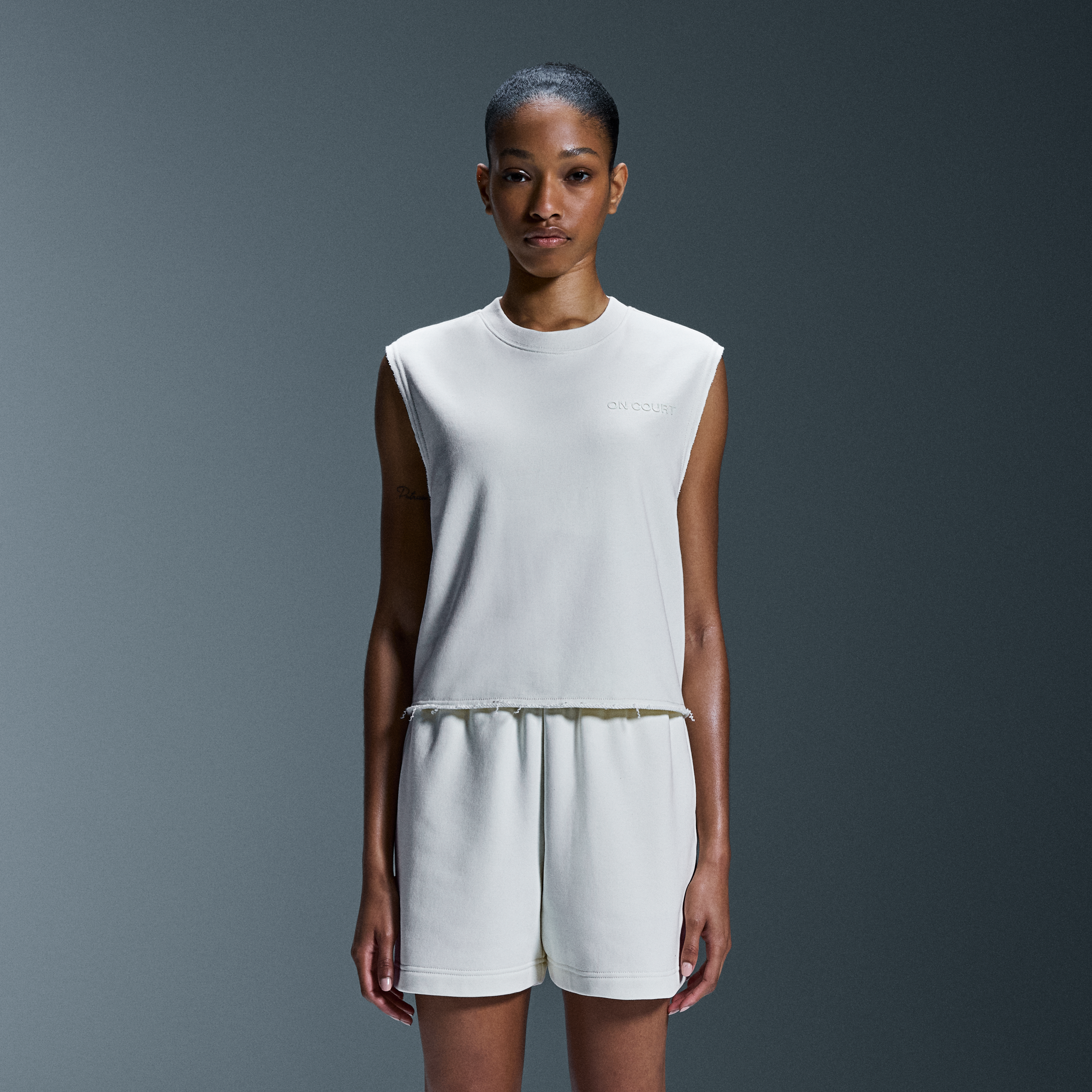 On Open Club Crew Crop White Femme – Tennis, quotidien, édition spéciale Hauts et t-shirts