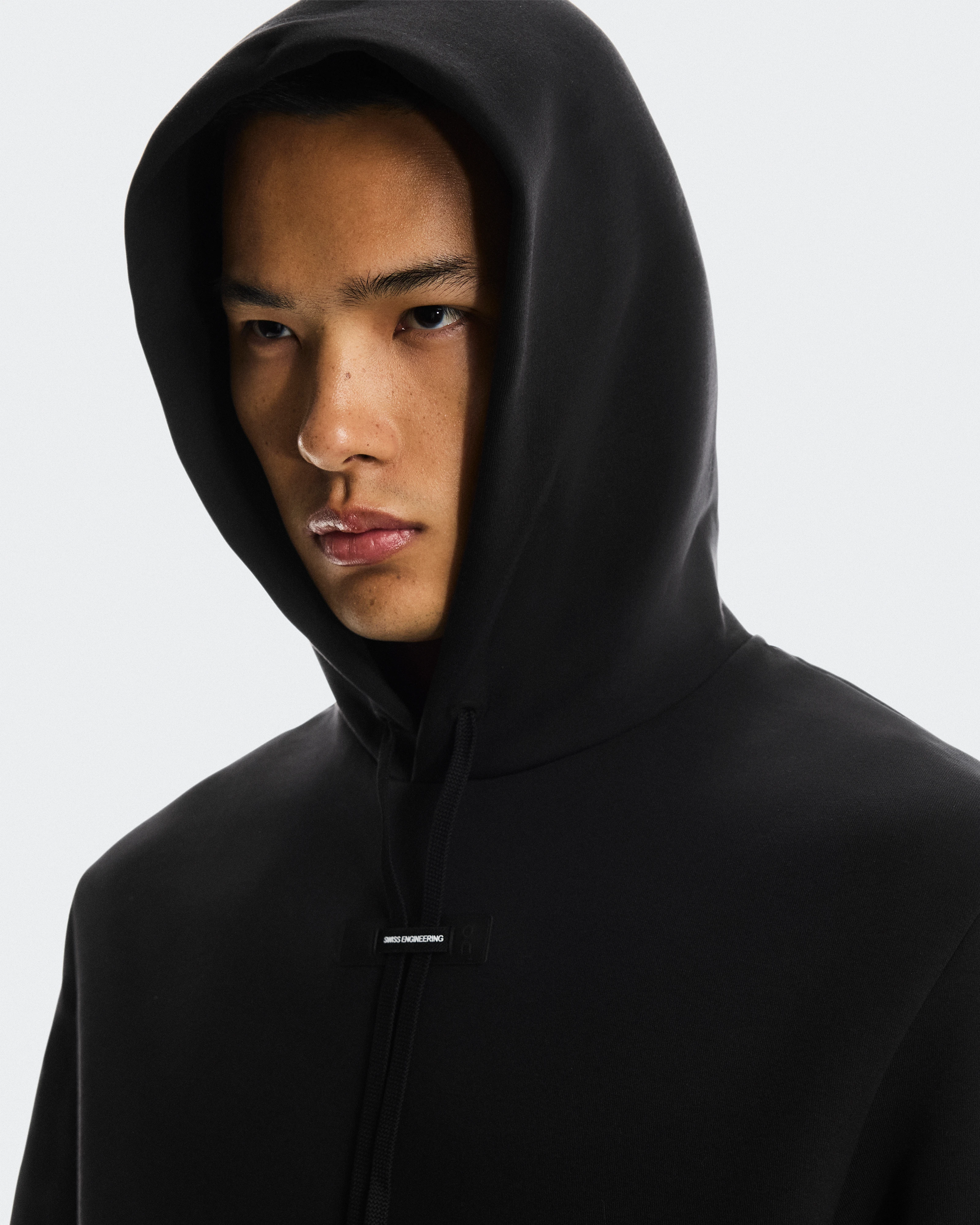 On Focus Tech Hoodie Black Homme Sweats à capuche et sweats
