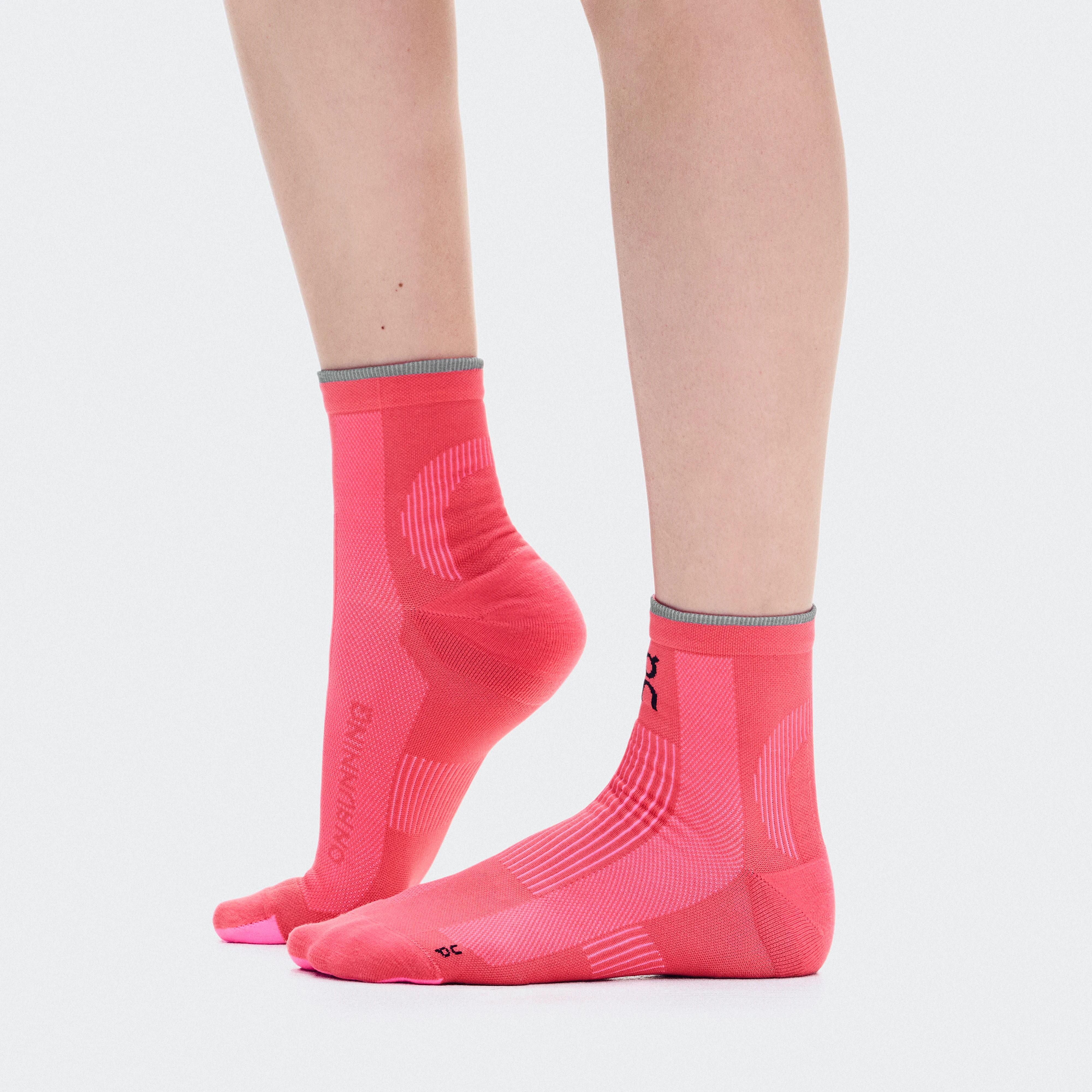 On Elite Run Sock Mid Camellia & Azalea Unisexe – Compétition, absorbantes, respirantes Chaussettes