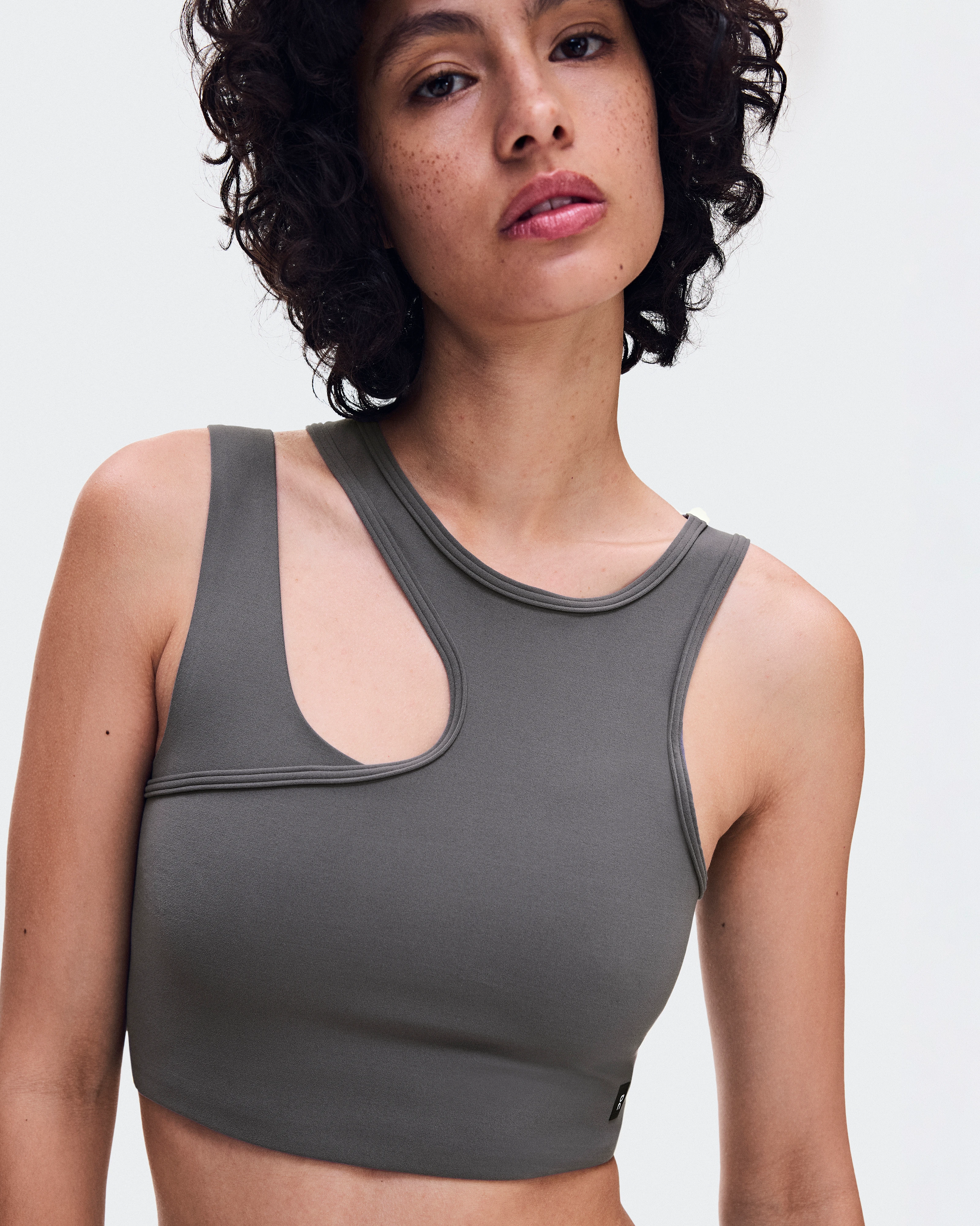 On Studio Asymmetric Crop Ember Femme Hauts et t-shirts