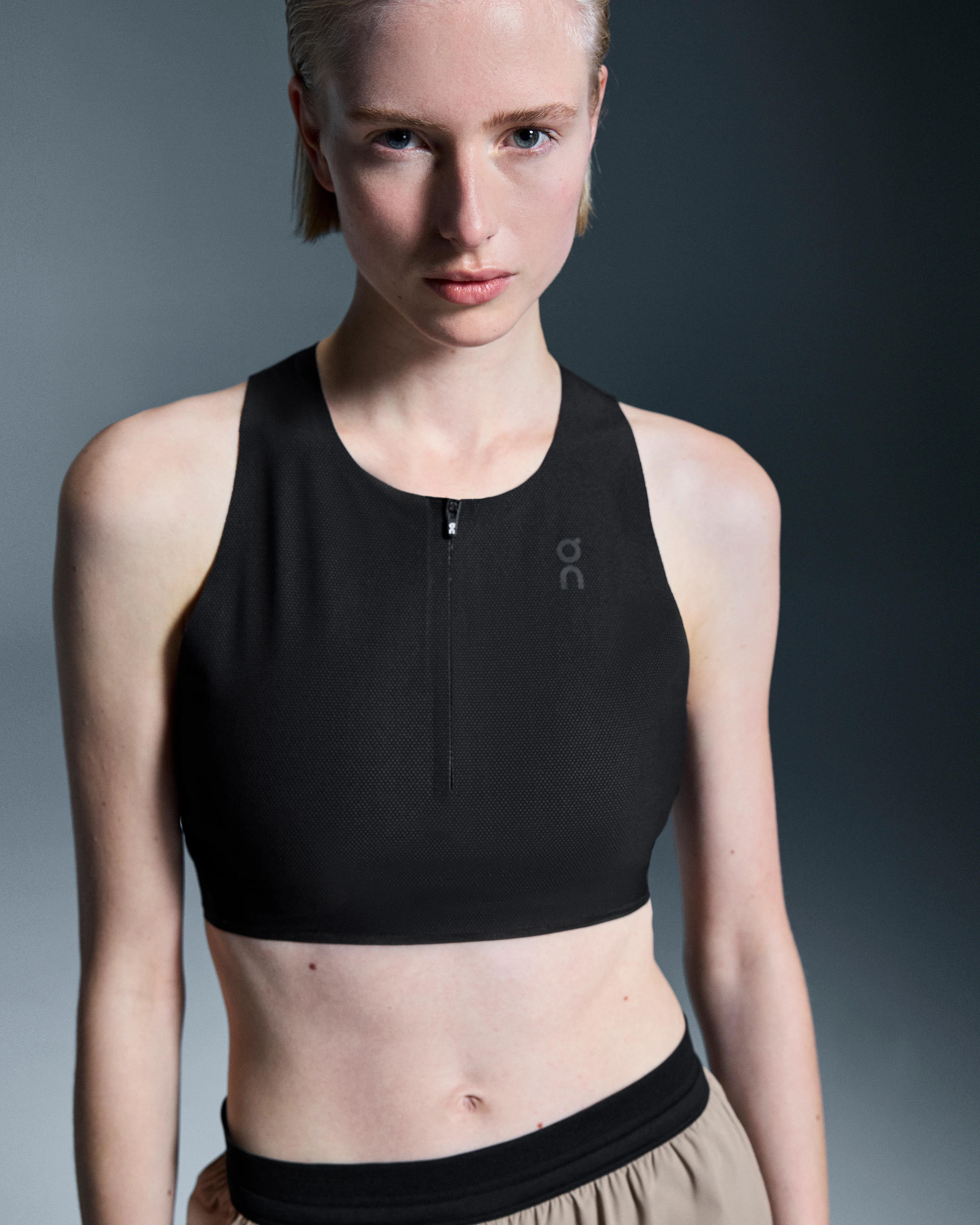 On Race Crop Black Femme Hauts et t-shirts