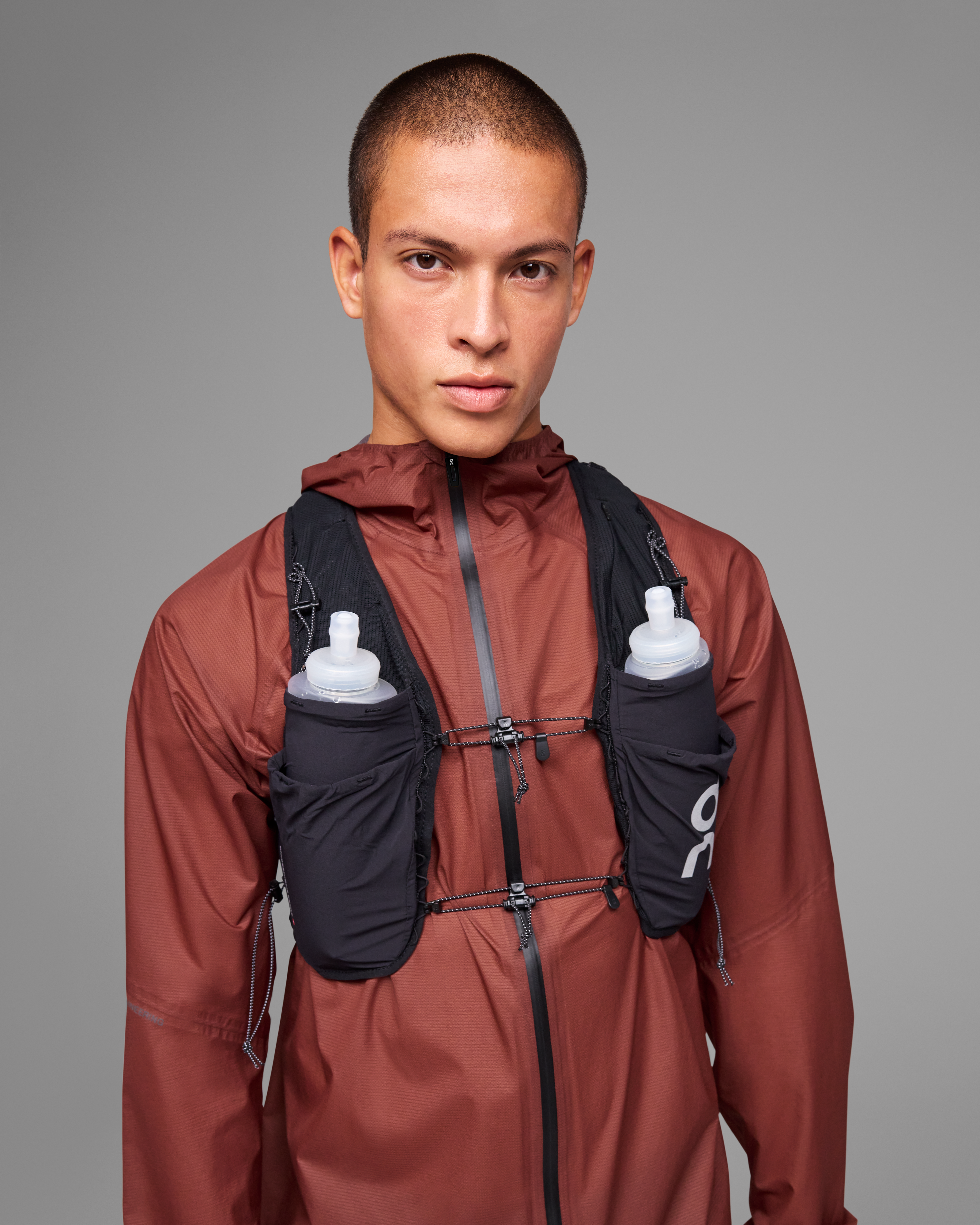 On Ultra Vest 10L Black Unisexe Gilet
