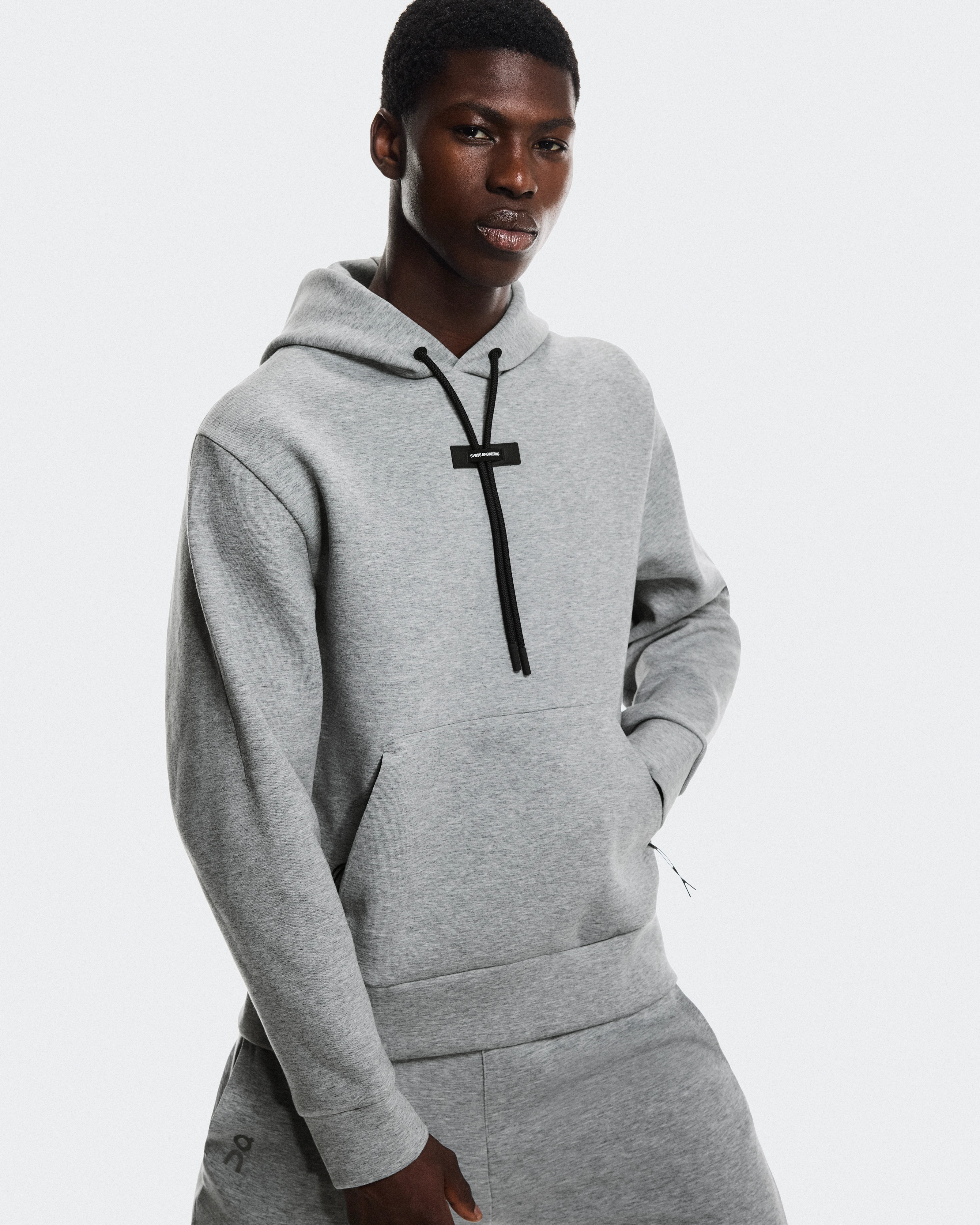 On Focus Tech Hoodie Basalt Homme Sweats à capuche et sweats