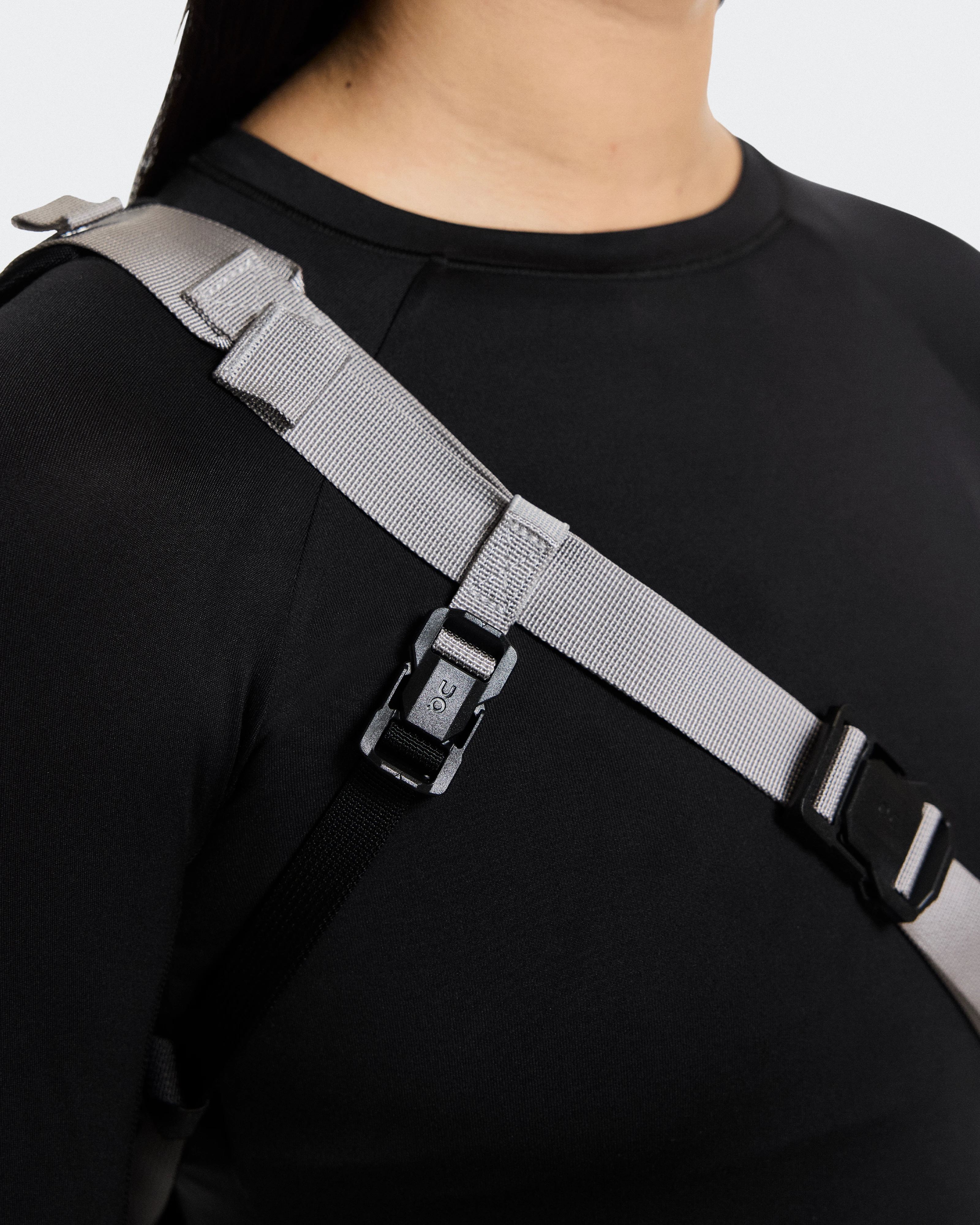 On Sling Pack 9L Glacier & Black Unisexe Sacs