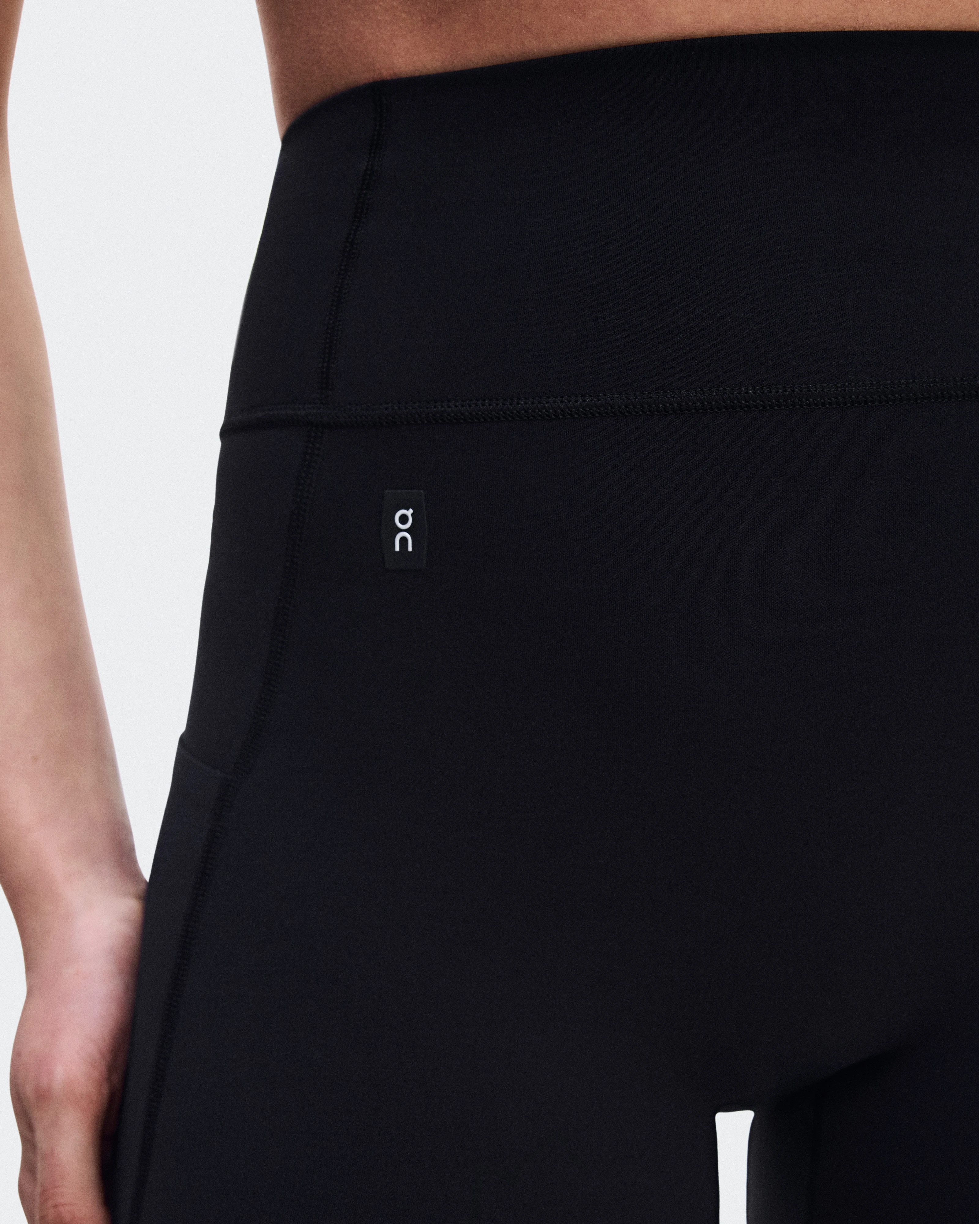 On Studio Leggings Short Black Femme Leggings