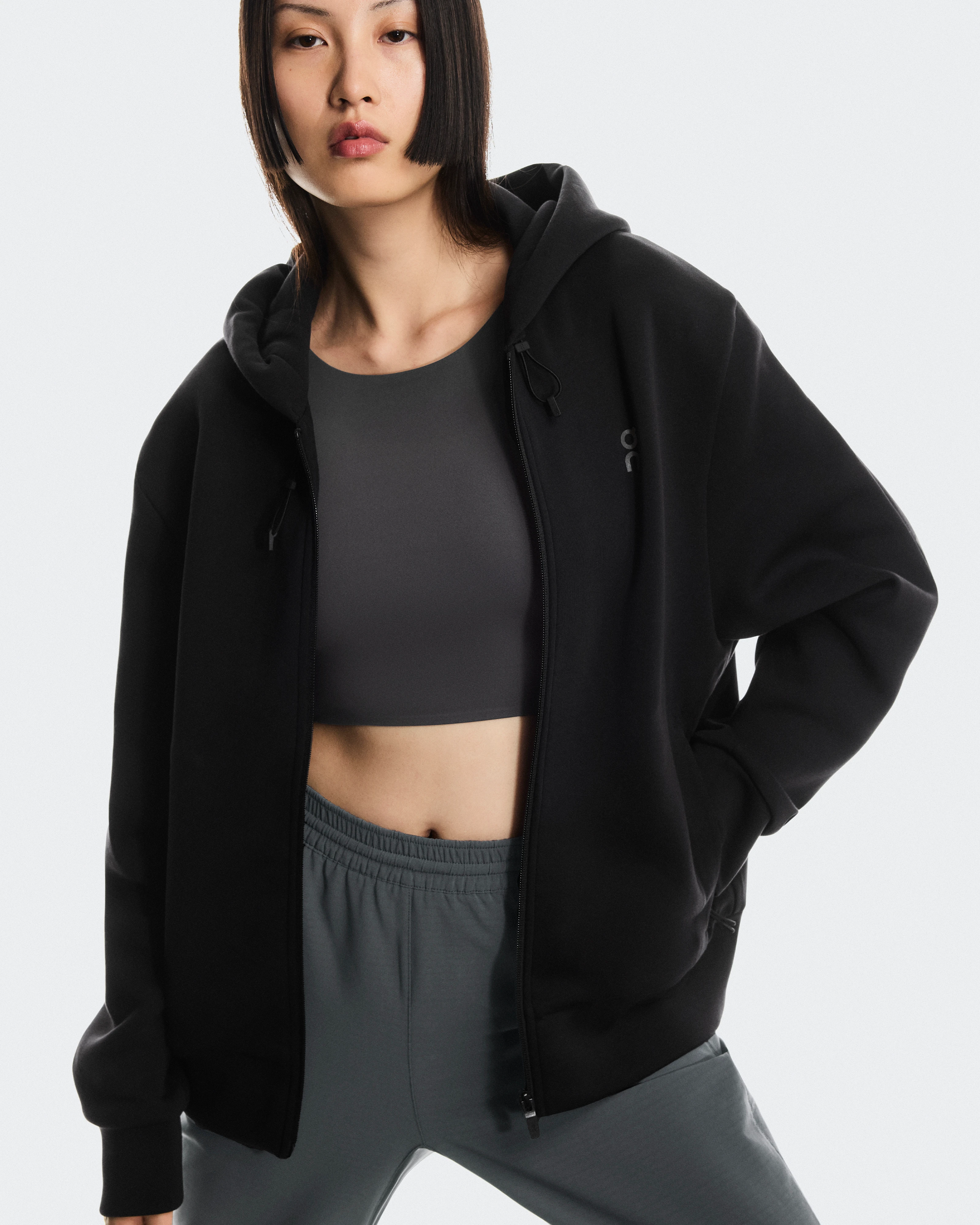 On Focus Tech Zip Hoodie Black Femme Sweats à capuche et sweats