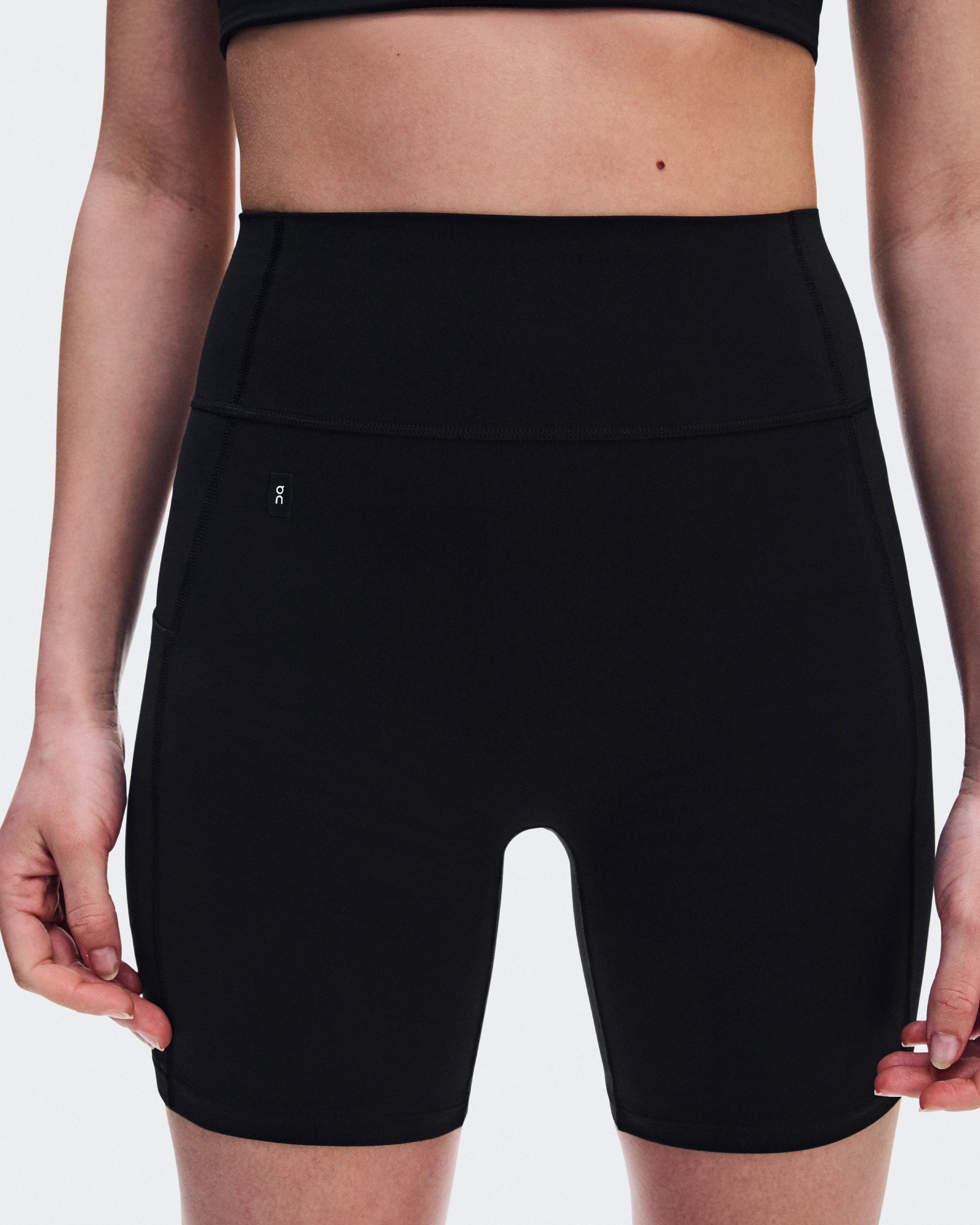 On Studio Leggings Short 6" Black Femme Leggings