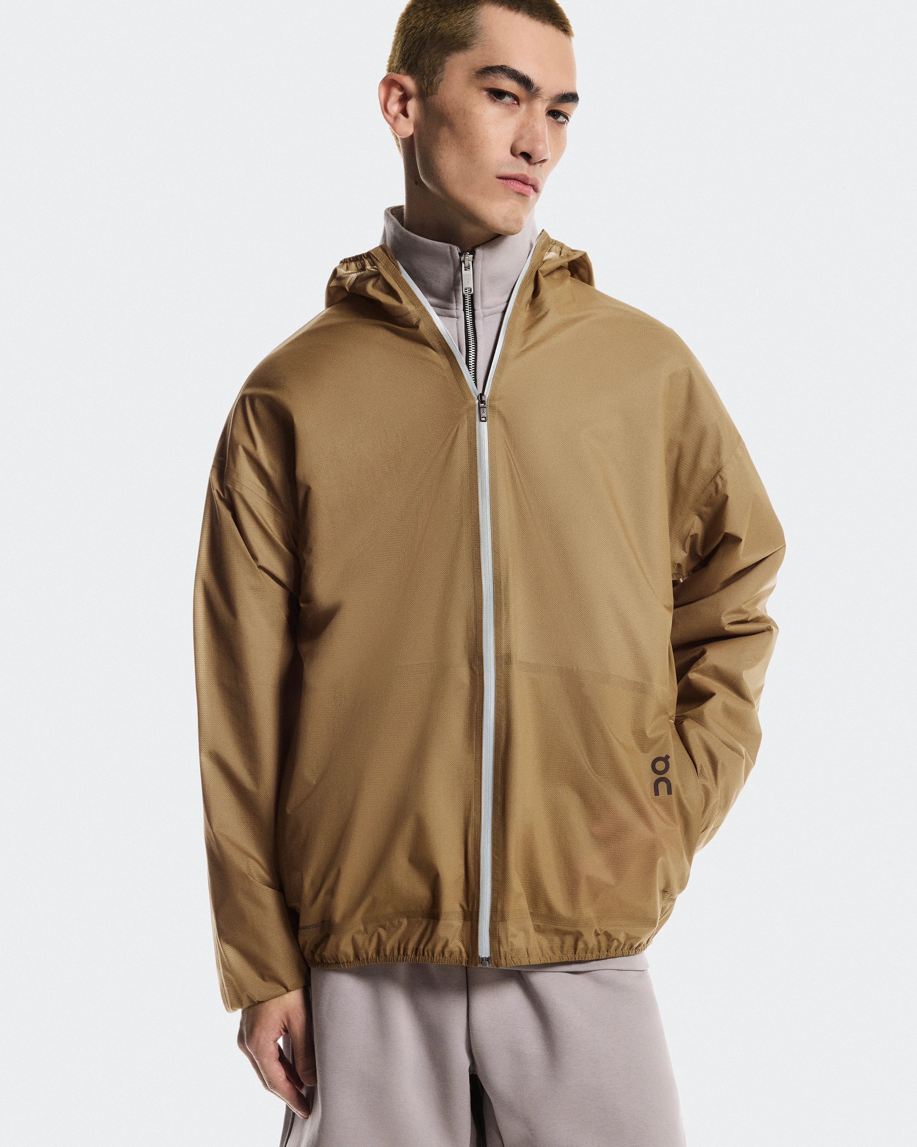 On Explore Lightweight Waterproof Jacket Chai Homme Vestes