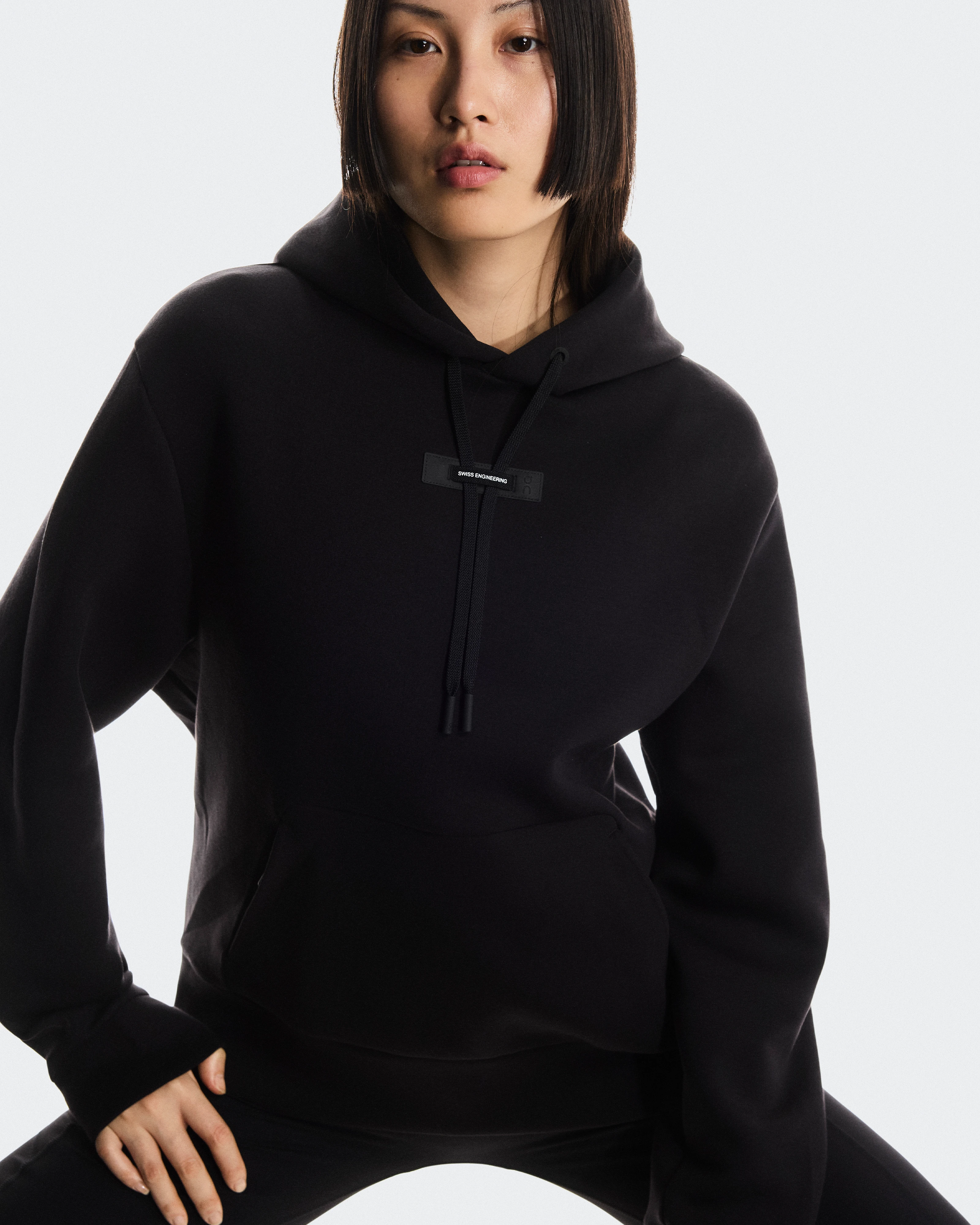 On Focus Tech Hoodie Black Femme Sweats à capuche et sweats