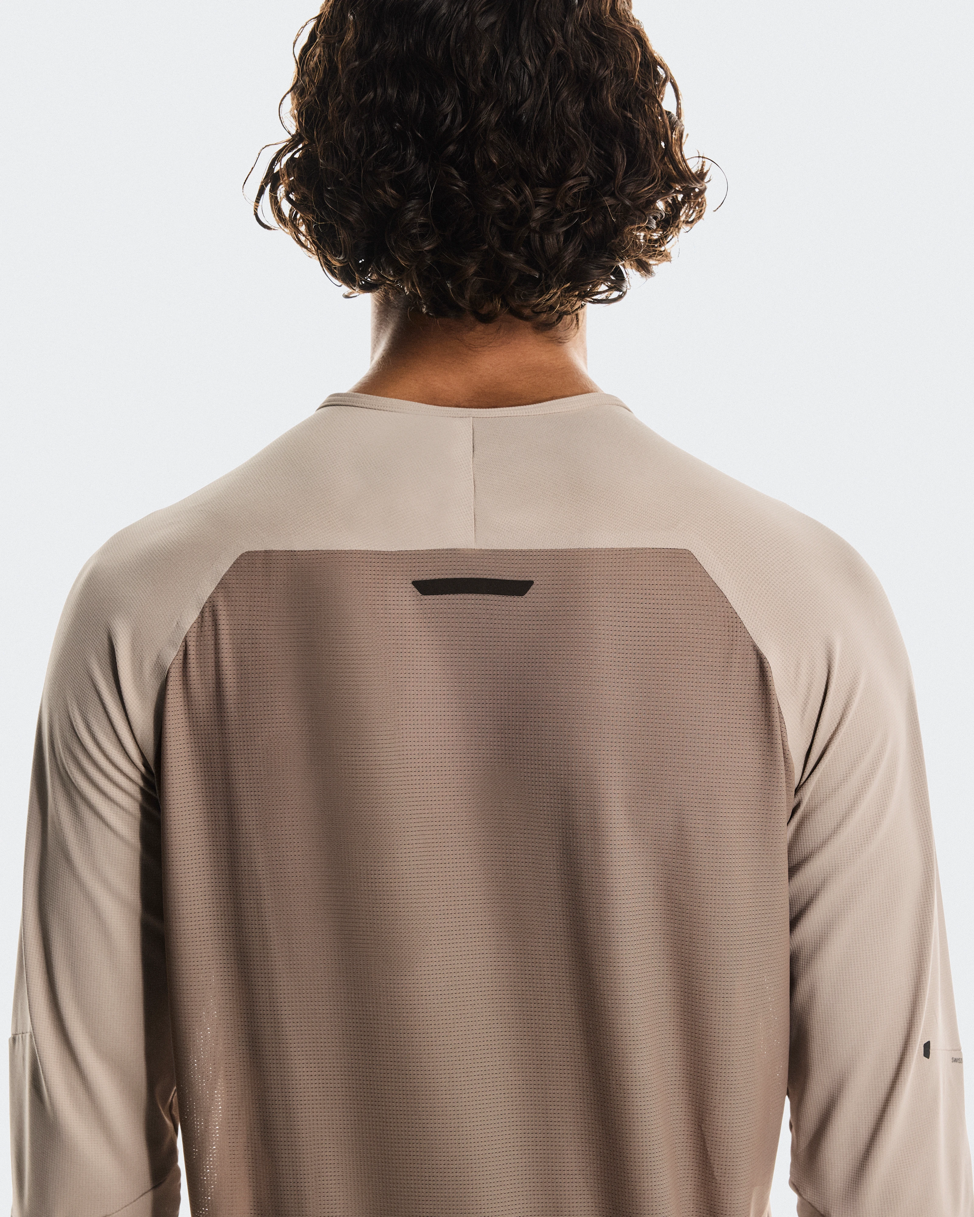 On Performance Long-T Desert & Cinder Homme Hauts et t-shirts