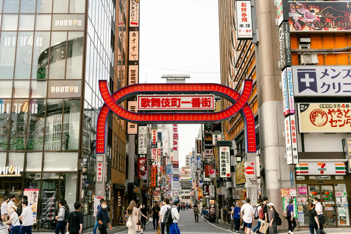 Essential Japan. Kabukicho_2